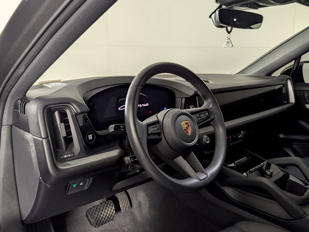 Certified 2024 Porsche Cayenne Coupe AWD/4WD image 4