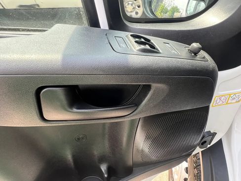 Used 2025 RAM ProMaster 2500 w/ Convenience Group FWD image 11