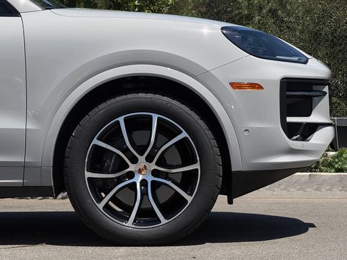 Used 2025 Porsche Cayenne Coupe AWD/4WD image 12