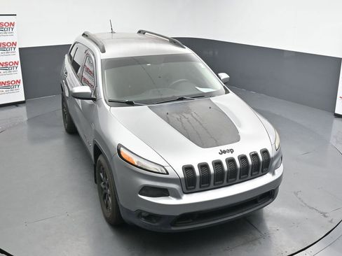 Used 2015 Jeep Cherokee Latitude AWD/4WD image 10