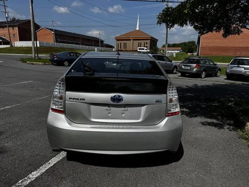 Used 2010 Toyota Prius Three image 3