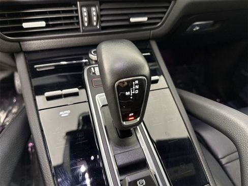 Certified 2022 Porsche Cayenne w/ Premium Package Plus image 30