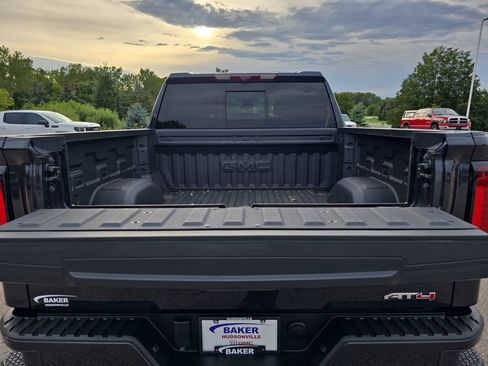 Certified 2025 GMC Sierra 1500 AT4 w/ AT4 Premium Package AWD/4WD image 13
