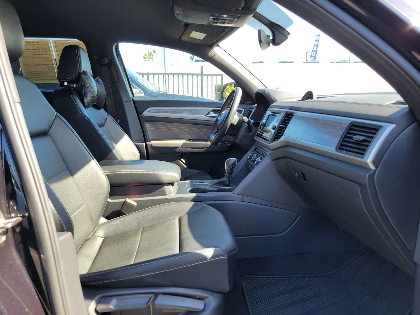 Used 2023 Volkswagen Atlas Cross Sport SE FWD image 10