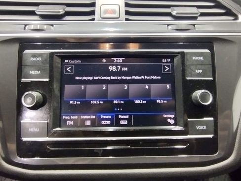 Used 2020 Volkswagen Tiguan S image 28