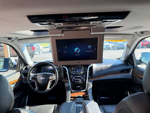 Used 2017 Cadillac Escalade Luxury w/ LPO, Radiant Package AWD/4WD image 21