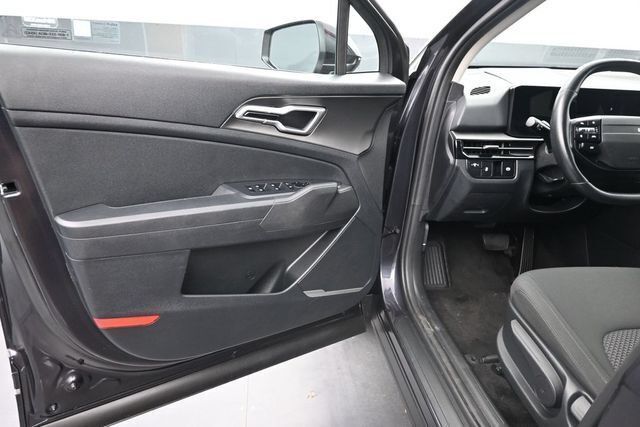 Used 2026 Kia Sportage LX FWD image 16