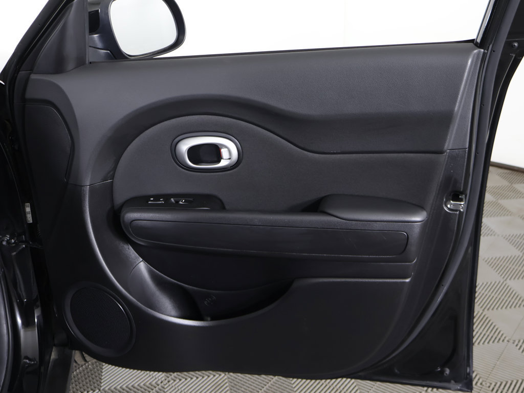 Used 2018 Kia Soul FWD image 18