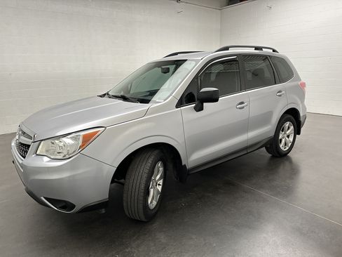 Used 2016 Subaru Forester 2.5i w/ Alloy Wheel Package AWD/4WD image 4