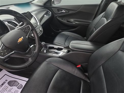 Used 2018 Chevrolet Malibu LT w/ Leather Package image 21