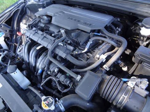 Used 2024 Hyundai Elantra SEL FWD image 45