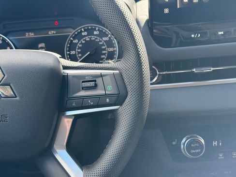 New 2026 Mitsubishi Outlander AWD image 11