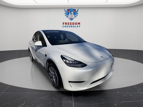 Used 2021 Tesla Model Y Long Range image 7