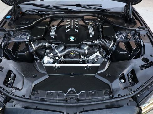 Used 2022 BMW M550i xDrive image 10