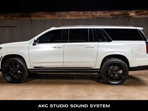 Used 2025 Cadillac Escalade ESV Sport Platinum image 6