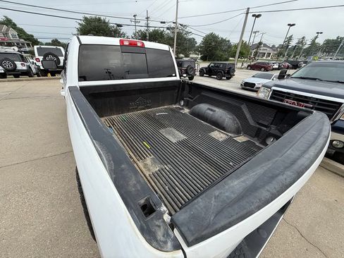 Used 2019 RAM 1500 Classic SLT AWD/4WD image 8