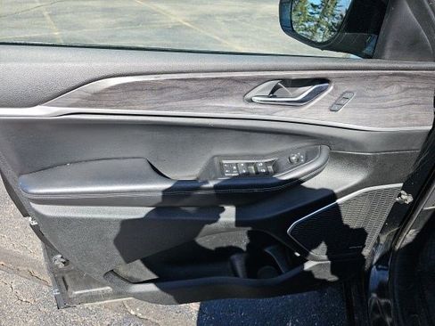 Used 2023 Jeep Grand Cherokee Limited w/ Black Appearance Package image 20