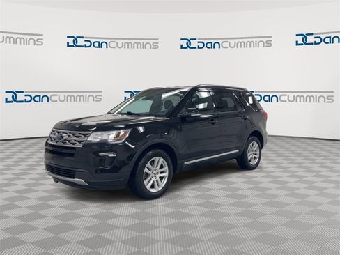 Used 2018 Ford Explorer XLT w/ Equipment Group 202A image 4