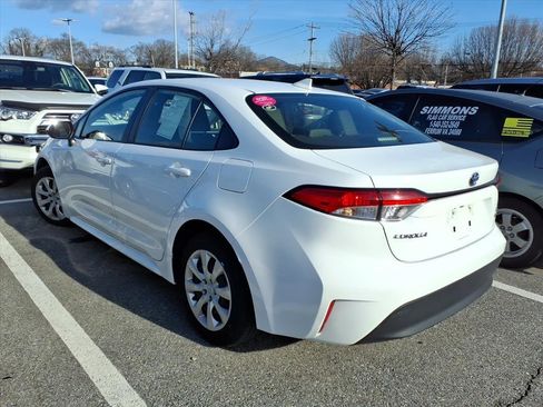 Certified 2025 Toyota Corolla LE image 3