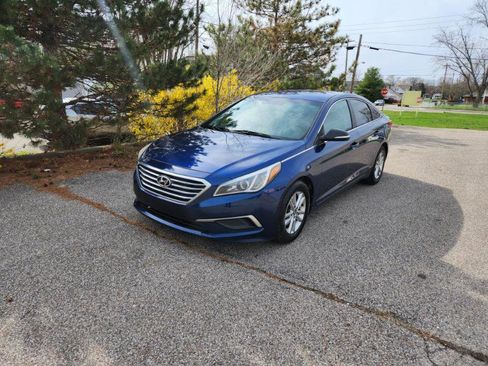 Used 2017 Hyundai Sonata SE image 1