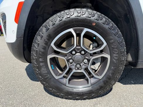 Certified 2023 Jeep Grand Cherokee Trailhawk w/ Advanced Protech Group II AWD/4WD image 10