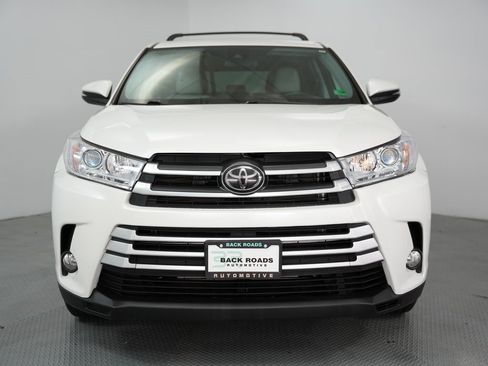 Used 2018 Toyota Highlander Plus image 2