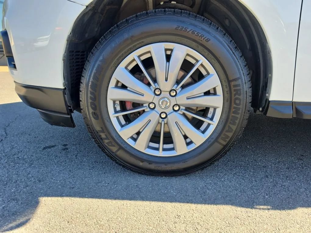 Used 2017 Nissan Pathfinder SV AWD/4WD image 10