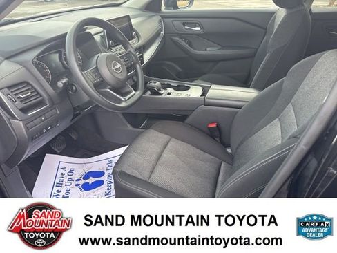 Used 2024 Nissan Rogue SV image 12