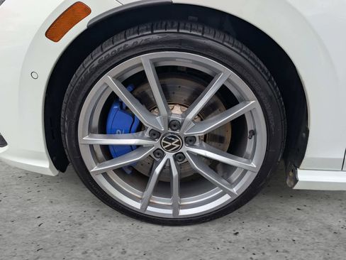 Used 2024 Volkswagen Golf R AWD/4WD image 7