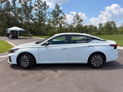 Used 2025 Nissan Altima 2.5 SV FWD image 8