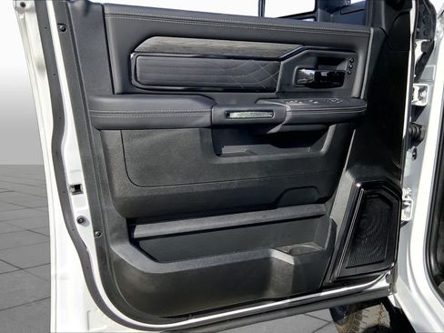 Used 2026 RAM 2500 Limited AWD/4WD image 22