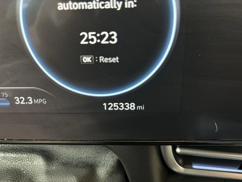 Used 2023 Hyundai Elantra Limited image 15