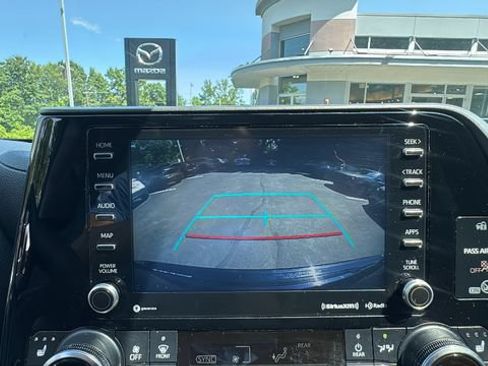 Used 2021 Toyota Highlander XLE AWD/4WD image 33