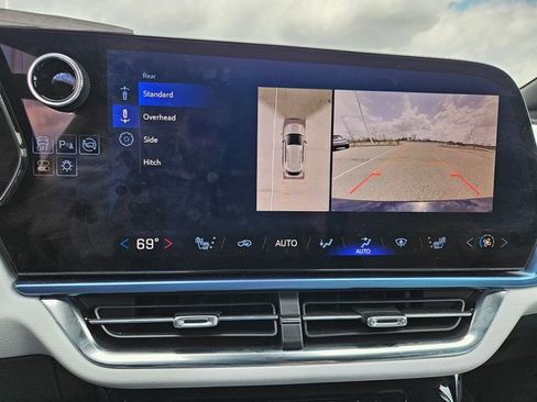 Used 2025 Chevrolet Equinox EV LT image 12