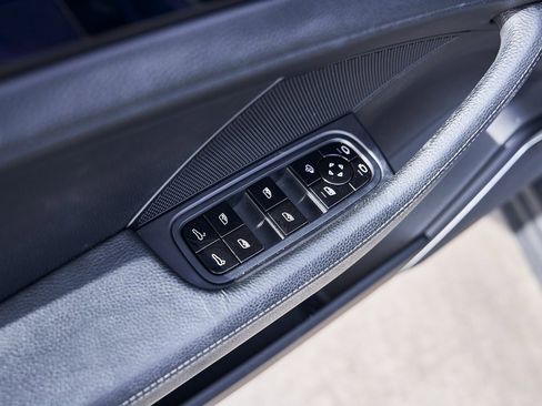 Used 2020 Porsche Panamera 4 image 32