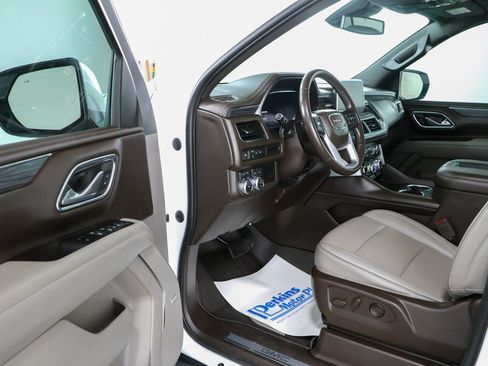 Used 2023 GMC Yukon SLT AWD/4WD image 3