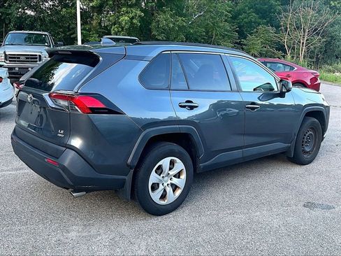 Used 2019 Toyota RAV4 LE w/ Carpet Mat Package AWD/4WD image 6