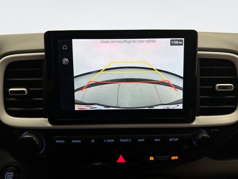 Used 2024 Hyundai Venue Limited FWD image 16