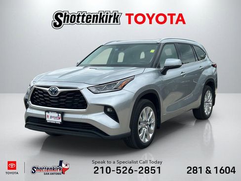 Used 2023 Toyota Highlander Limited image 1