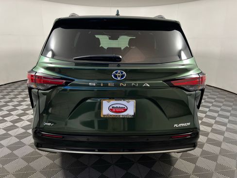Used 2025 Toyota Sienna Platinum image 6