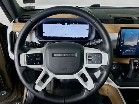 Used 2025 Land Rover Defender 110 X-Dynamic SE image 12