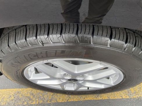 Used 2024 Ford Edge SEL image 28