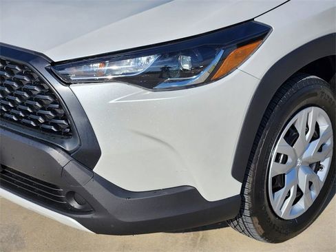 Used 2022 Toyota Corolla Cross L image 9