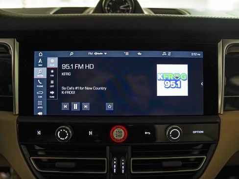 Certified 2024 Porsche Macan image 20