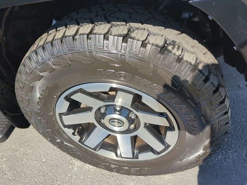 Used 2021 Toyota 4Runner TRD Off-Road Premium w/ Moonroof Package AWD/4WD image 10