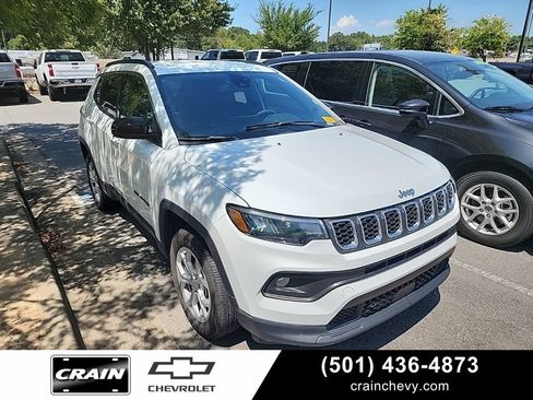 Used 2024 Jeep Compass Latitude AWD/4WD image 1