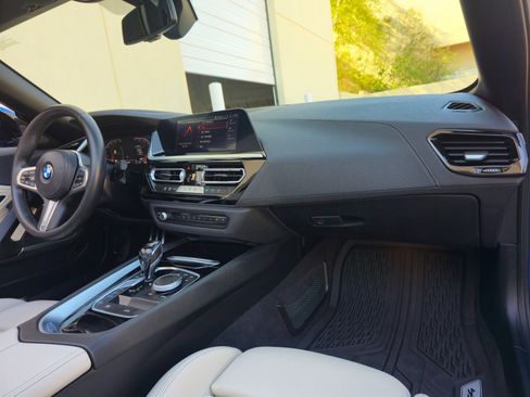 Used 2020 BMW Z4 sDrive30i w/ M Sport Package image 33