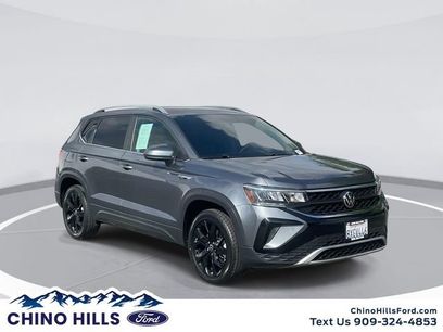 Used 2022 Volkswagen Taos SE w/ Panoramic Sunroof Package