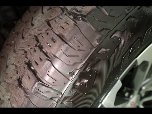 Used 2023 GMC Canyon Denali image 12