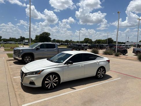 Used 2019 Nissan Altima 2.5 SR AWD/4WD image 5